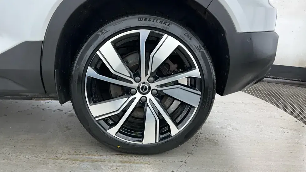Used Volvo XC40 Pro 300 kW (408 HP) 2021 White SUV