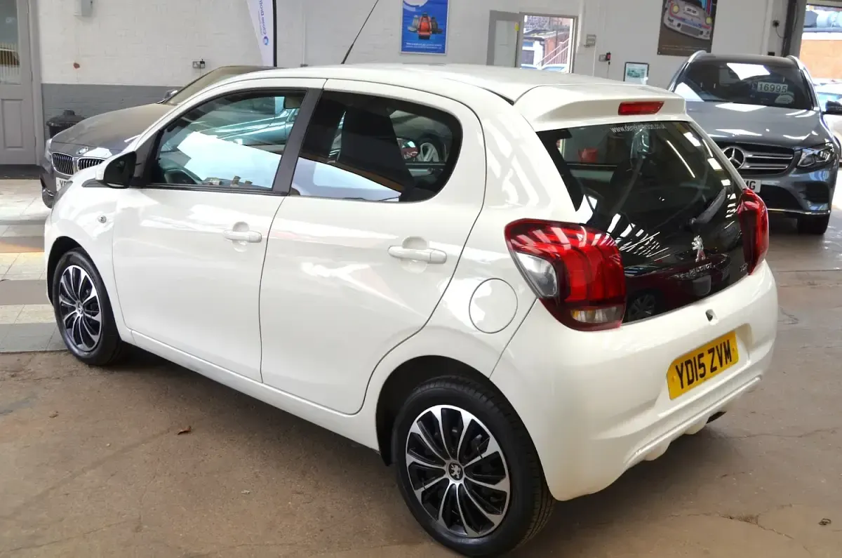 Used Peugeot 108 Active 68 HP (50 kW) 2015 White Hatchback