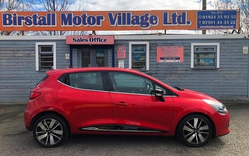 Used Renault Clio IV Dynamique 90 HP (66 kW) 2014 Red Hatchback
