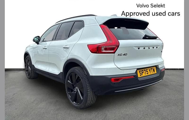 Used Volvo XC40 Plus 194 HP (142 kW) 2025 White SUV