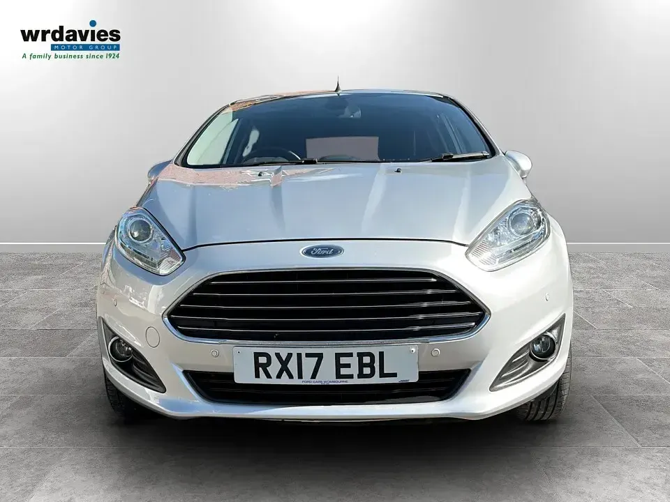 Used Ford Fiesta Titanium 182 HP (133 kW) 2017 Silver Hatchback