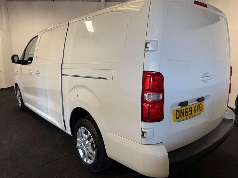 Used Vauxhall Vivaro Sportive 100 HP (73 kW) 2019 White MPV