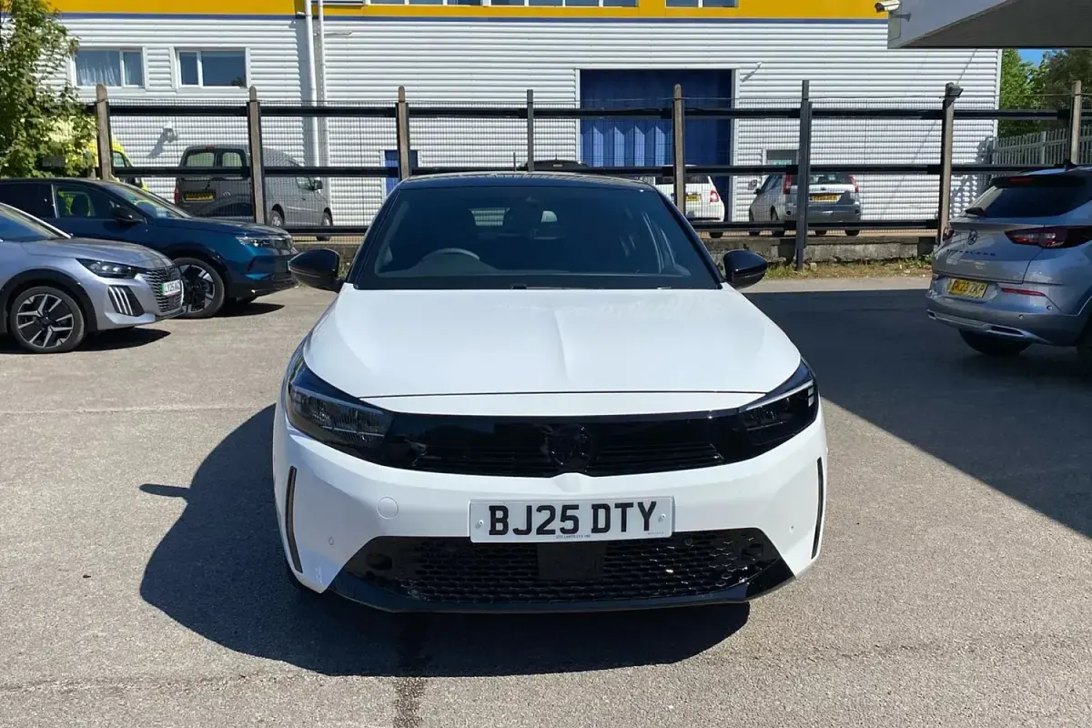 Używany Vauxhall Corsa S 100 KM (73 kW) 2025 Biały Hatchback