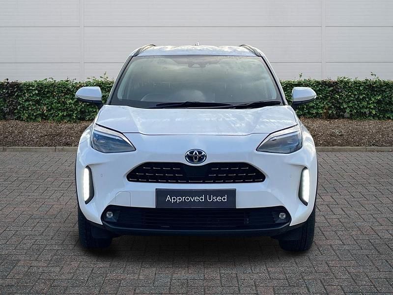 Used Toyota Yaris Hybrid 2023 White Hatchback