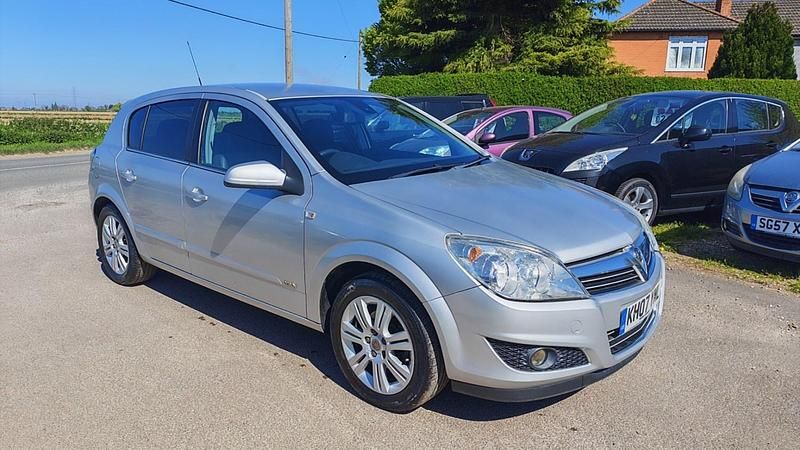 Used Vauxhall Astra Design Edition 2007 Silver Hatchback