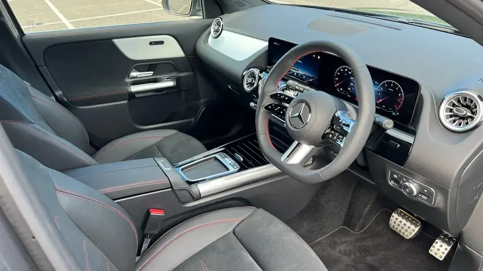 Used Mercedes GLA200 Executive 163 HP (119 kW) 2025 Mountain grey metallic SUV