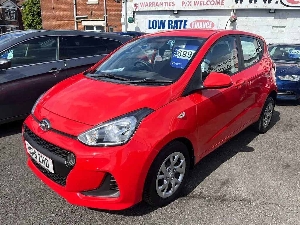 Used Hyundai i10 SE 100 HP (73 kW) 2019 Red Hatchback