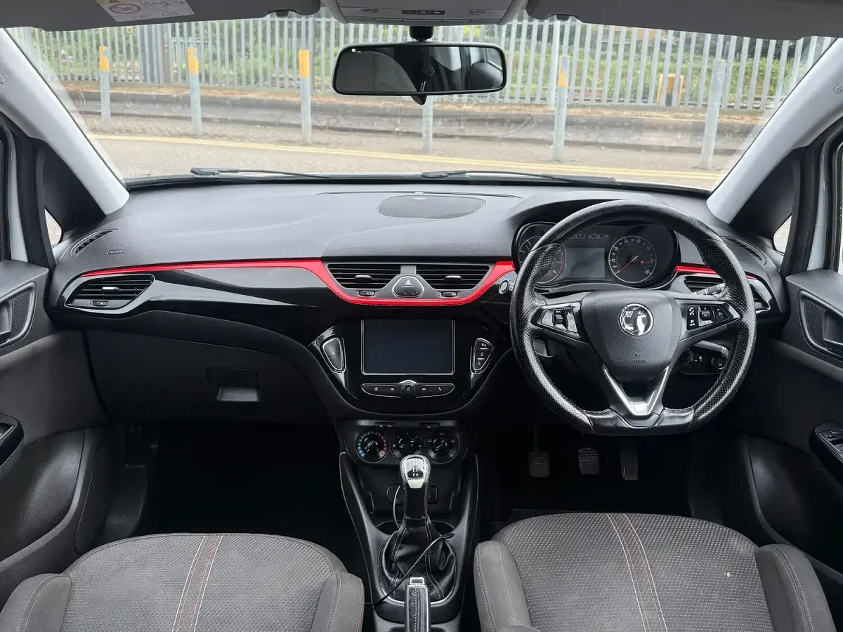 Used Vauxhall Corsa Edition 90 HP (66 kW) 2017 White Hatchback