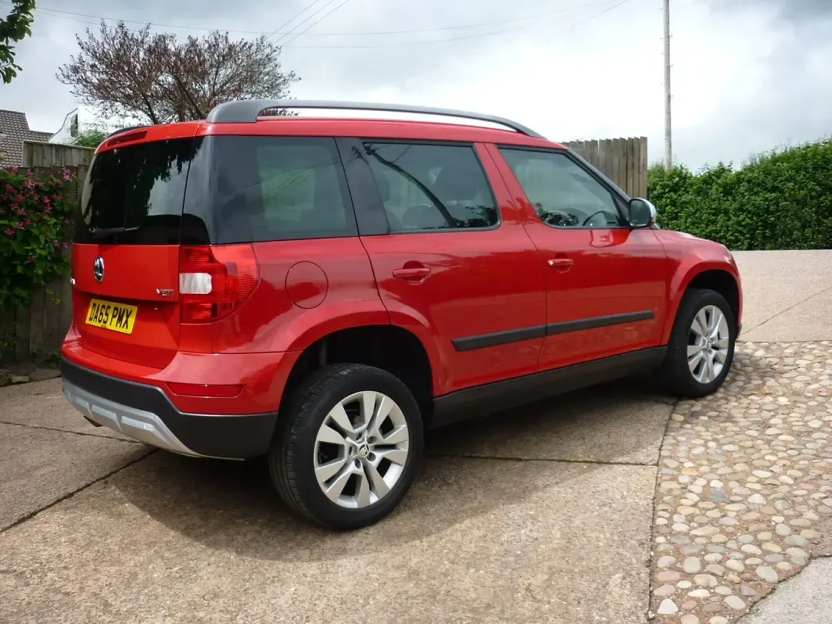 Used Skoda Yeti SE L 110 HP (80 kW) 2015 Red SUV