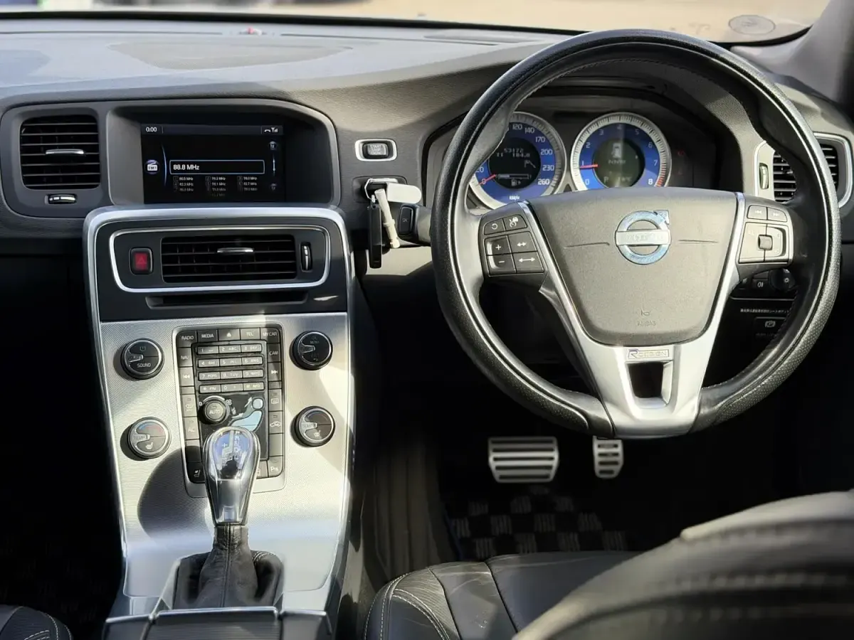 Used Volvo V60 SE Lux 180 HP (132 kW) 2013 Silver Estate
