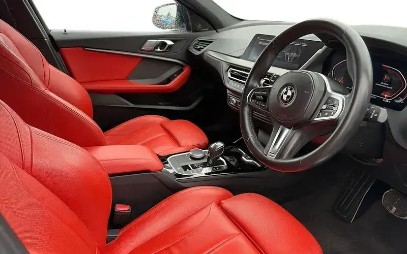 Used BMW 118 M Sport 140 HP (102 kW) 2021 White Hatchback