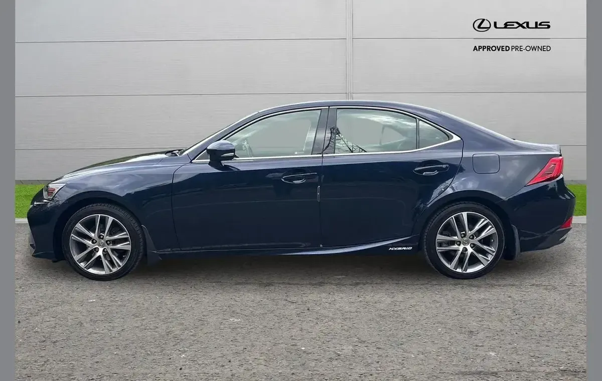 Used Lexus IS300h 220 HP (161 kW) 2020 Blue Sedan