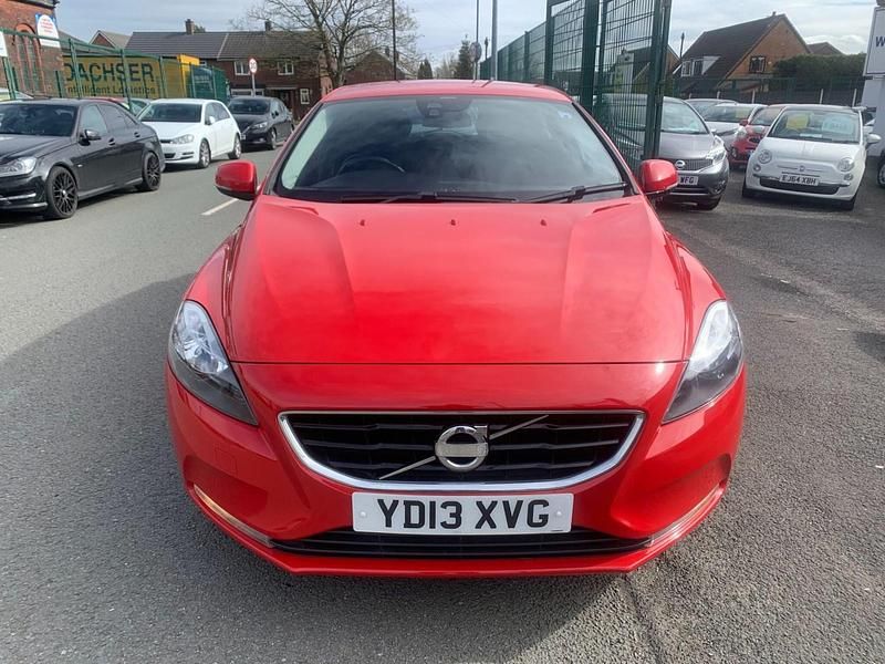 Used Volvo V40 SE 2013 Red Hatchback