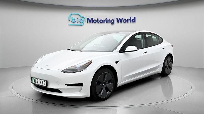 Used Tesla Model 3 Standard Range Plus 239 kW (325 HP) 2021 White Sedan