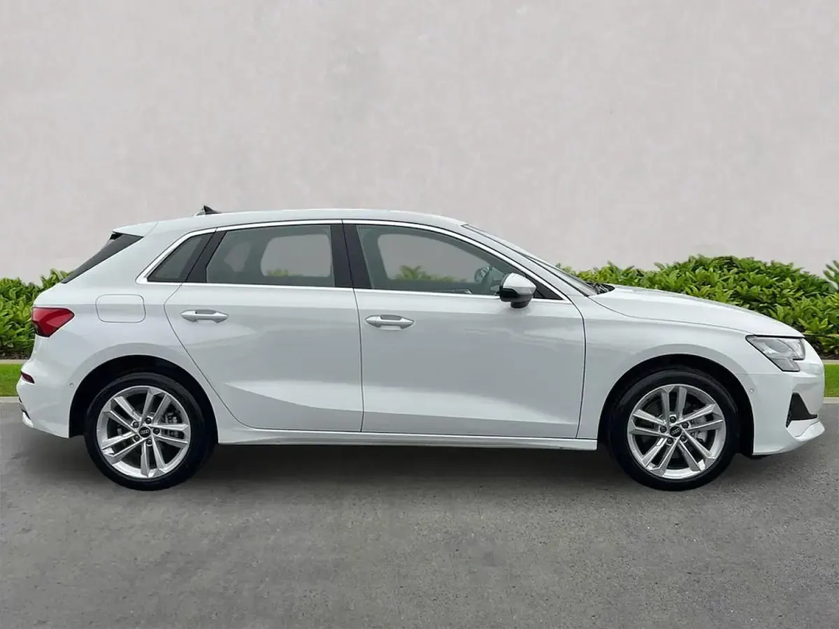 Used Audi A3 e-tron Sport 200 HP (147 kW) 2025 White Hatchback