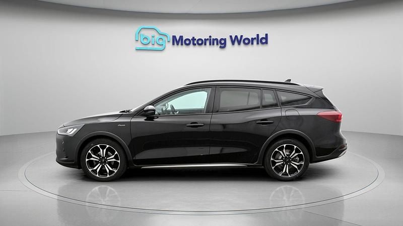 Usado Ford Focus Active X 118 HP (86 kW) 2022 Preto Carrinha
