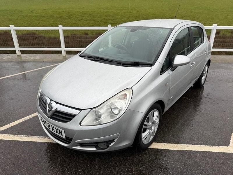 Used Vauxhall Corsa Design Edition 79 HP (58 kW) 2008 Silver Hatchback