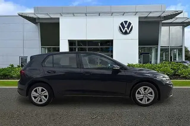 Used VW Golf VIII Life 130 HP (95 kW) 2024 Grey Hatchback