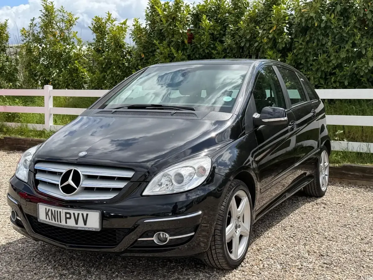 Used Mercedes B180 2011 Black MPV