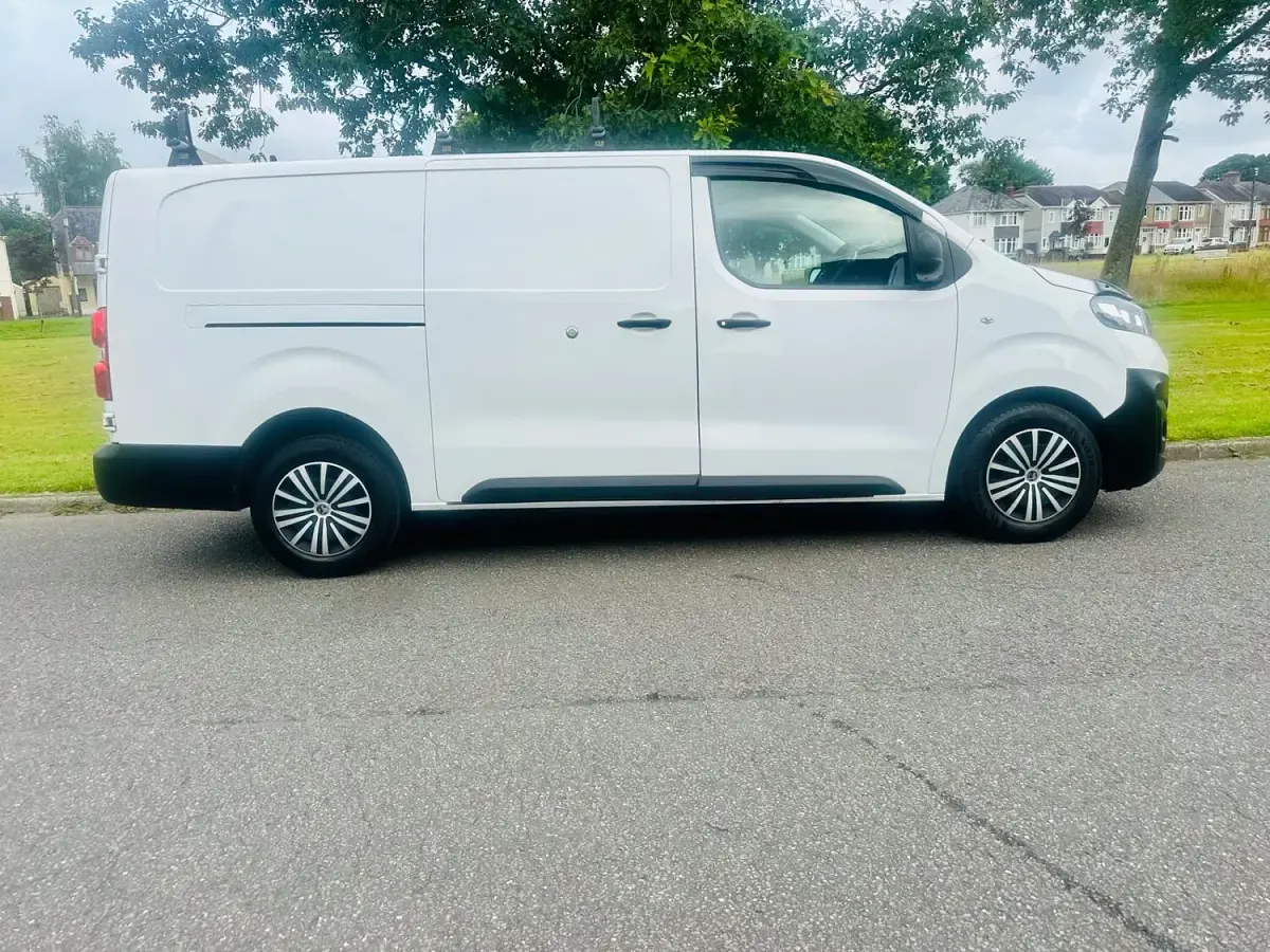 Used Vauxhall Vivaro 100 HP (73 kW) 2020 White MPV