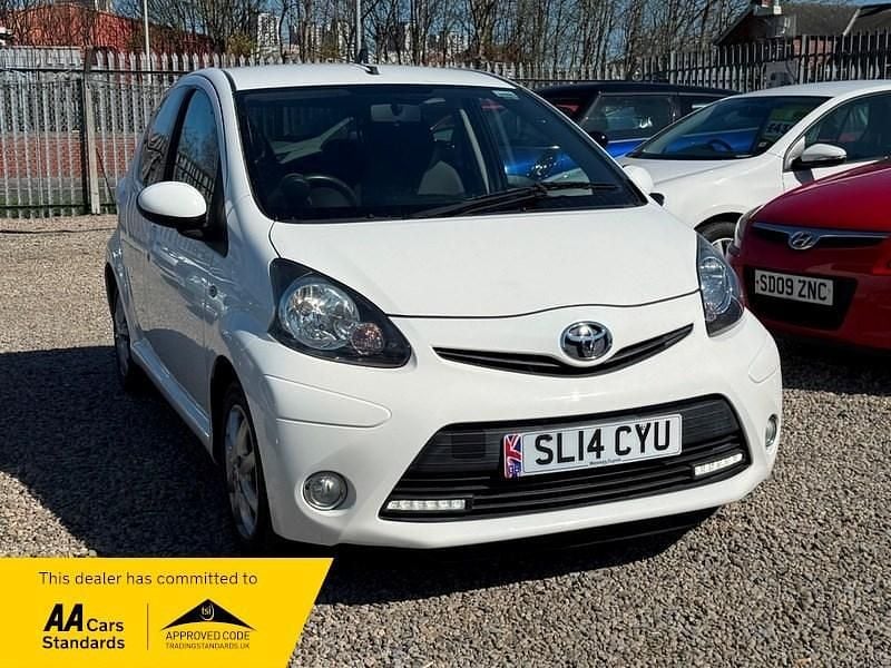 Used Toyota Aygo 68 HP (50 kW) 2014 White Hatchback