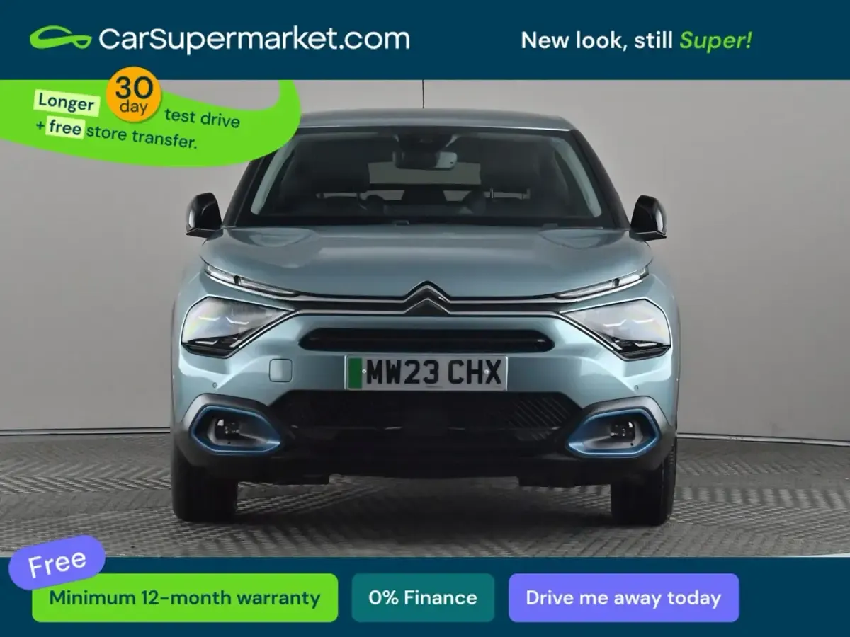 Begagnad Citroën e-C4 Shine 100 kW (136 HK) 2023 Blå Halvkombi
