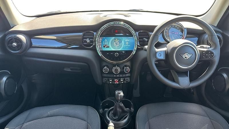 Used Mini Cooper Classic 134 HP (98 kW) 2022 White Hatchback