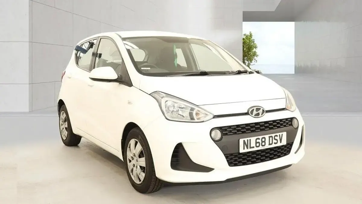 Used Hyundai i10 SE 67 HP (49 kW) 2018 White Hatchback