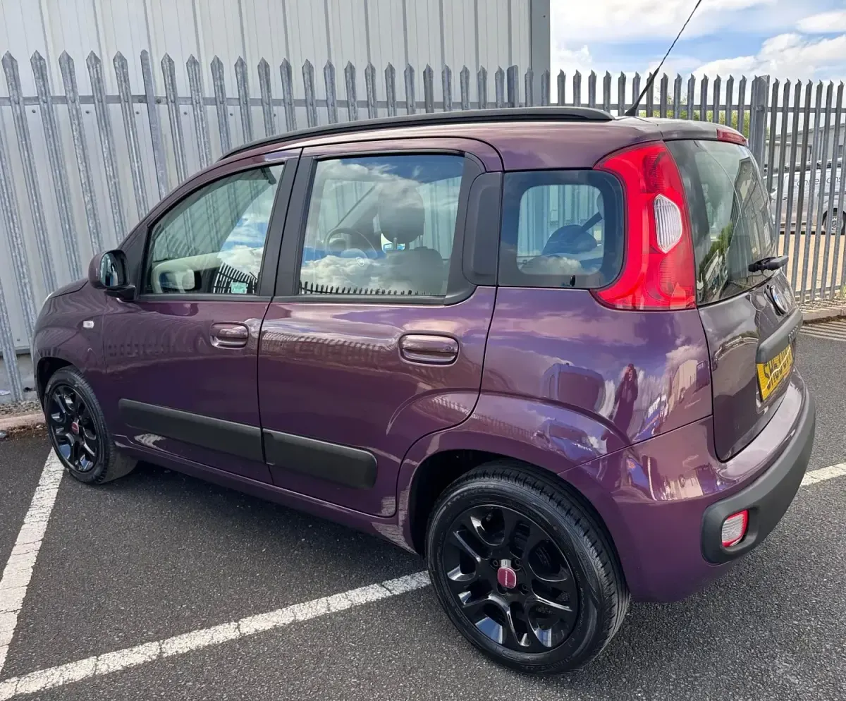 Usado Fiat Panda Lounge 69 HP (50 kW) 2013 Roxo Citadino