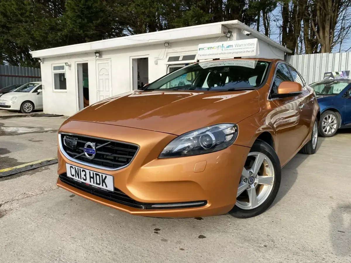 Begagnad Volvo V40 R-Design 180 HK (132 kW) 2013 Beige Halvkombi