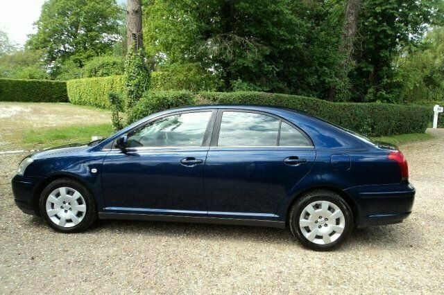 Used Toyota Avensis 127 HP (93 kW) 2005 Sedan