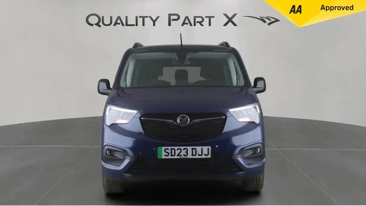 Used Vauxhall Combo Design Edition 100 kW (136 HP) 2023 Blue MPV