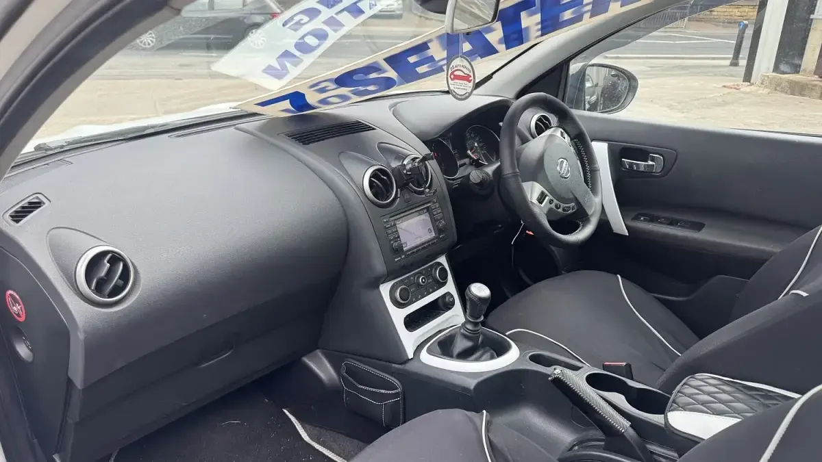 Used Nissan Qashqai N-TEC 2012 White SUV