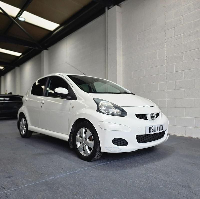 White Used 2011 Toyota Aygo Hatchback | £2,450 (Fair price) - Image 1/4