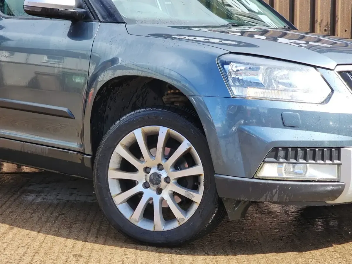 Used Skoda Yeti Business Line 110 HP (80 kW) 2015 Grey SUV