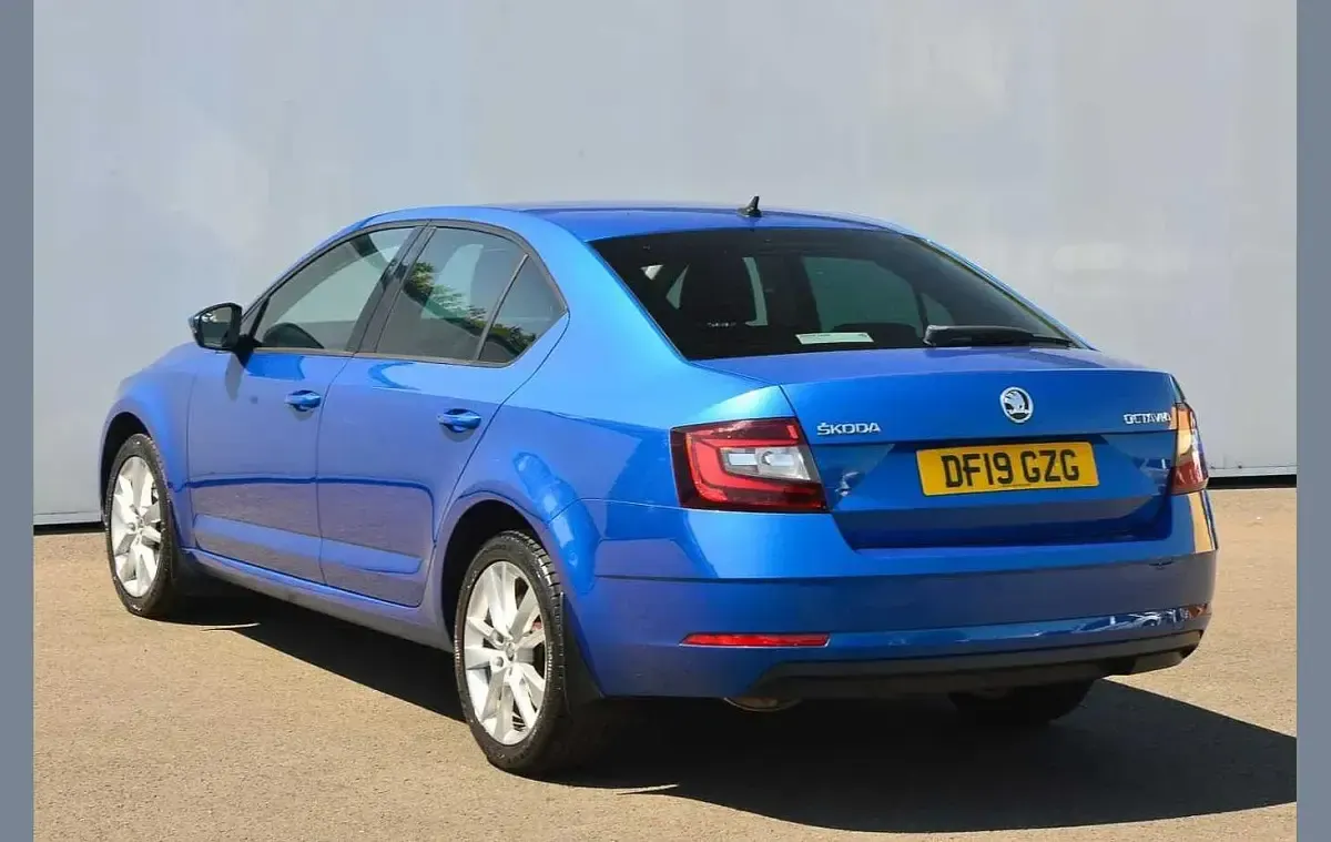 Used Skoda Octavia SE L 147 HP (108 kW) 2019 Race blue metallic Hatchback