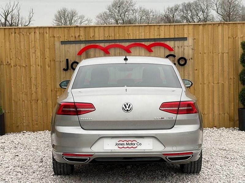 Used VW Passat R-line 220 HP (161 kW) 2016 Gold Sedan