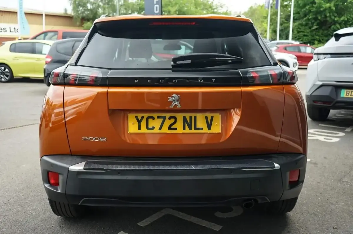 Used Peugeot 2008 Active+ 100 HP (73 kW) 2022 Orange SUV