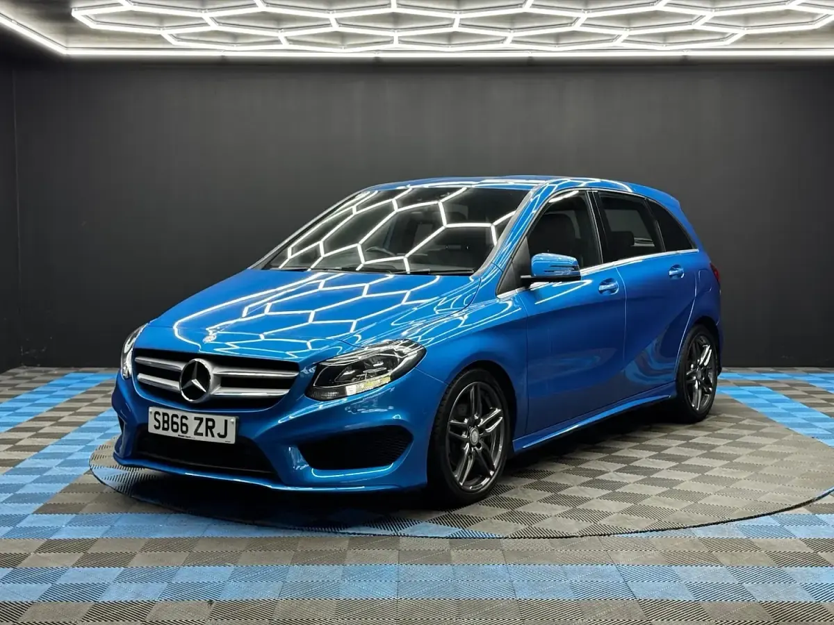 Used Mercedes B180 Executive 2016 Blue Hatchback
