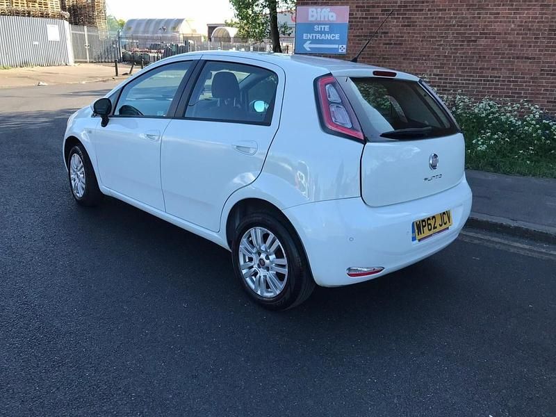 Used Fiat Punto Easy 69 HP (50 kW) 2012 White Hatchback