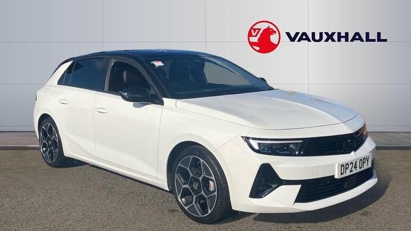 White Used 2024 Vauxhall Astra Ultimate Hatchback | £18,117 (Good price) - Image 1/4