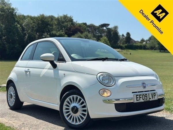 White Used 2009 Fiat 500 Lounge Hatchback | £2,995 (A bit pricey) - Image 1/1
