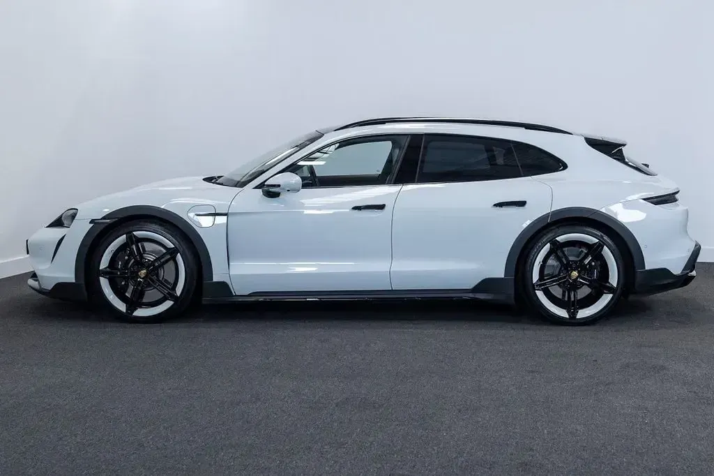 Used Porsche Taycan Cross Turismo 11 kW (15 HP) 2022 White Estate