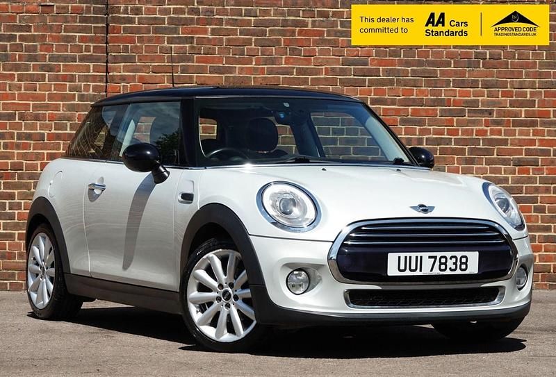 Silver Used 2014 Mini Cooper Hatch Hatchback | £8,995 (Fair price) - Image 1/4