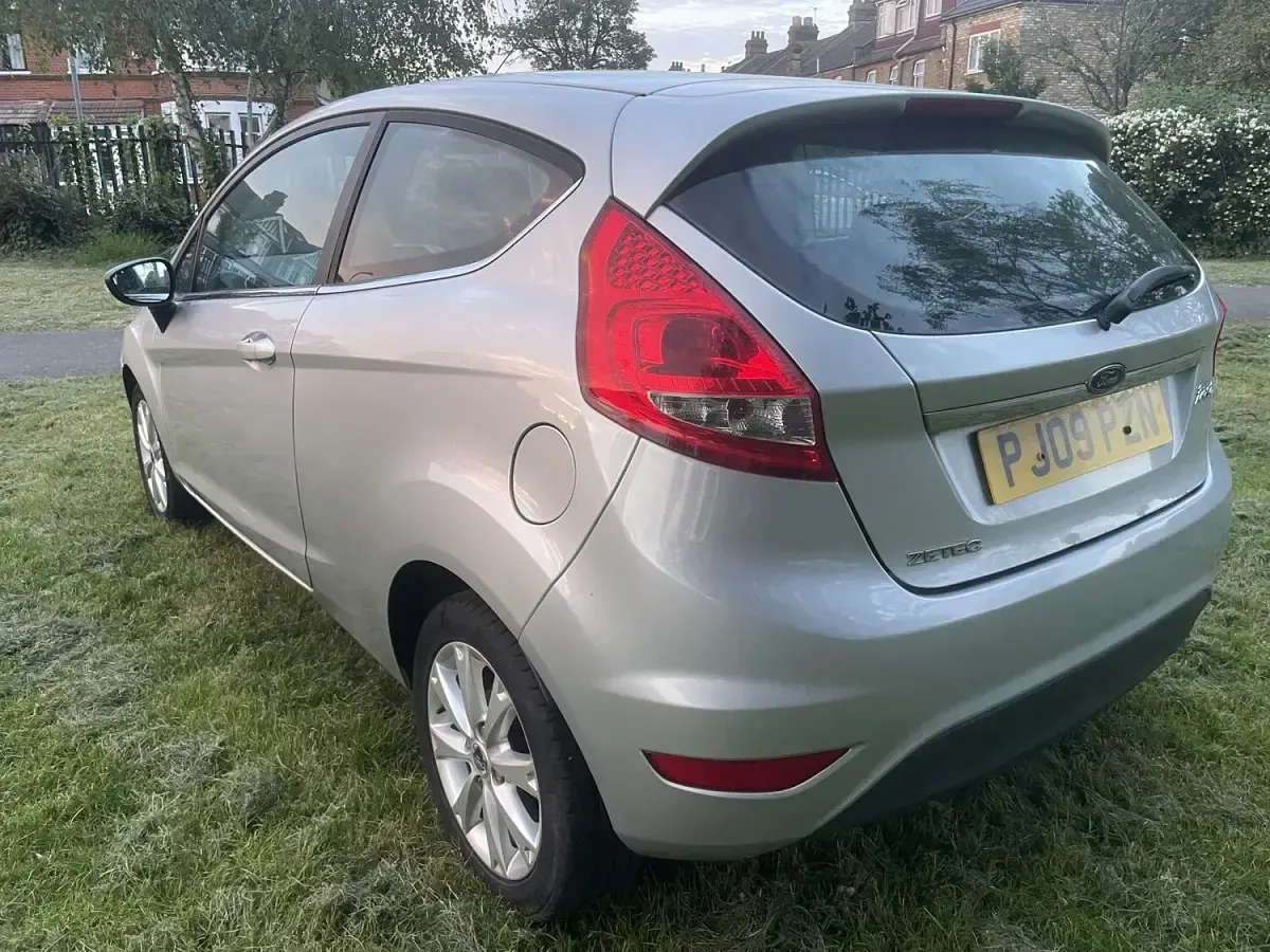 Used Ford Fiesta Zetec 96 HP (70 kW) 2009 Silver Hatchback