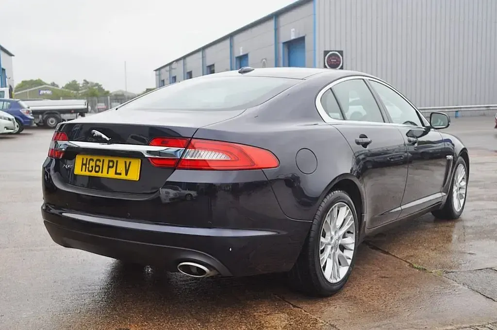 Used Jaguar XF SE 190 HP (139 kW) 2011 Blue Sedan