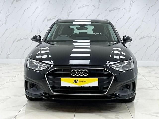 Używany Audi A4 Comfort 163 KM (119 kW) 2021 Czarny Kombi