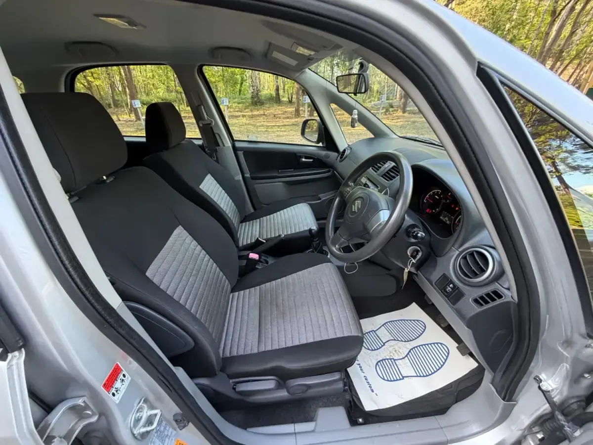 Używany Suzuki SX4 SZ3 120 KM (88 kW) 2013 Srebrny Hatchback
