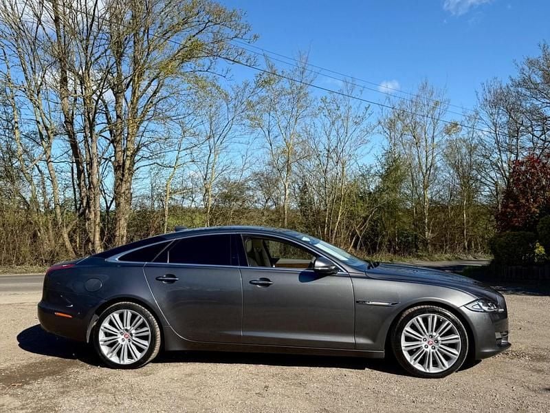 Used Jaguar XJ Premium Luxury 300 HP (220 kW) 2016 Grey Sedan
