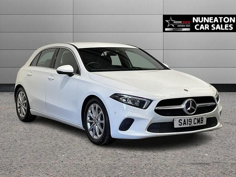Used Mercedes A180 Executive 136 HP (100 kW) 2019 White Hatchback